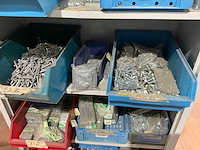 Metalen kasten met werkkleding (4x) - afbeelding 2 van  2