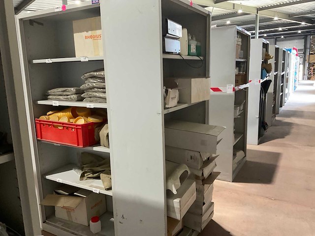 Metalen kasten met werkkleding (4x) - afbeelding 11 van  17
