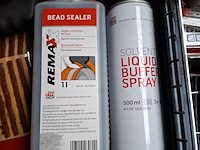 Metalen koffer met bandenreparatie materiaal, o.a. remax - afbeelding 2 van  6