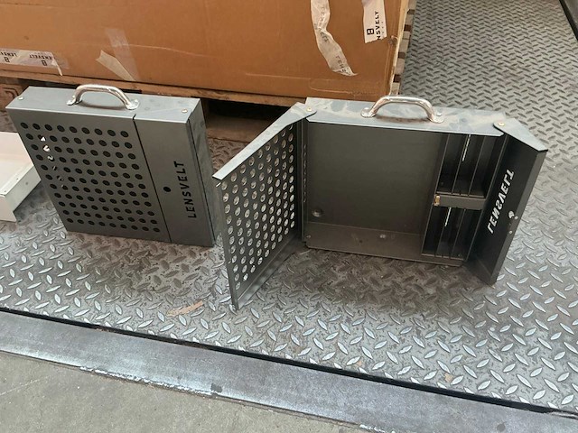 Metalen koffers diverse - afbeelding 3 van  6