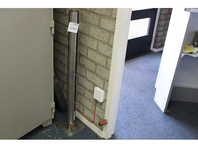 Metalen koffiecuphouder hoogte 105 cm. - afbeelding 1 van  2
