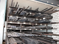 Metalen kokers en buizen in grote diversiteit. lengtes in basis 5 a 6 meter. let op: exclusief stelling. - afbeelding 4 van  4