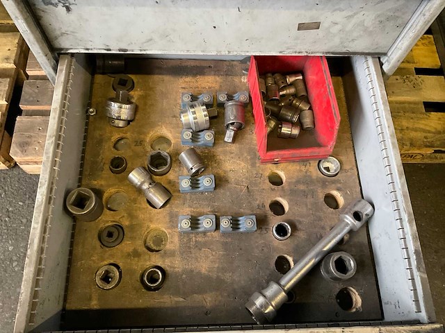 Metalen ladeblok met inhoud - afbeelding 2 van  6