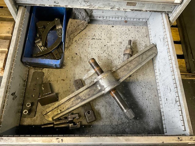 Metalen ladeblok met inhoud - afbeelding 3 van  6