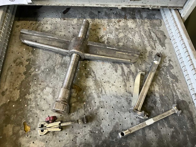 Metalen ladeblok met inhoud - afbeelding 5 van  6