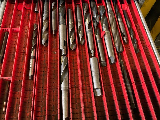 Metalen ladeblok met inhoud - afbeelding 2 van  11