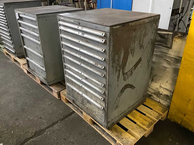 Metalen ladeblok met inhoud - afbeelding 1 van  11