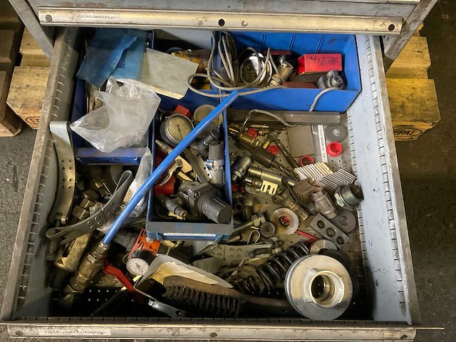 Metalen ladeblok met inhoud - afbeelding 4 van  11