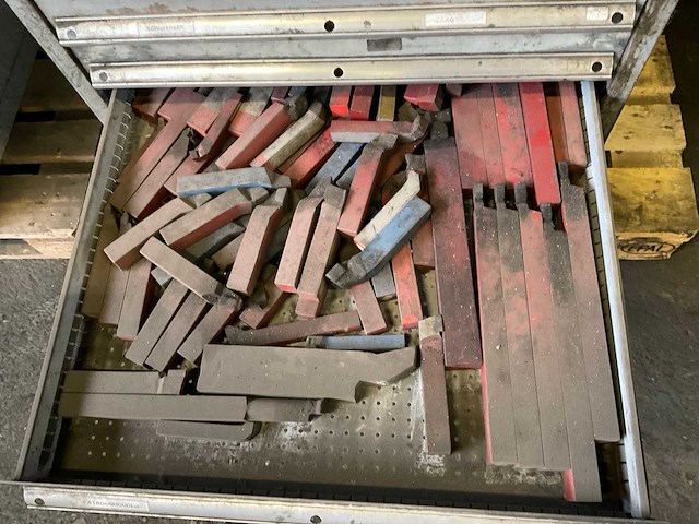 Metalen ladeblok met inhoud - afbeelding 5 van  11