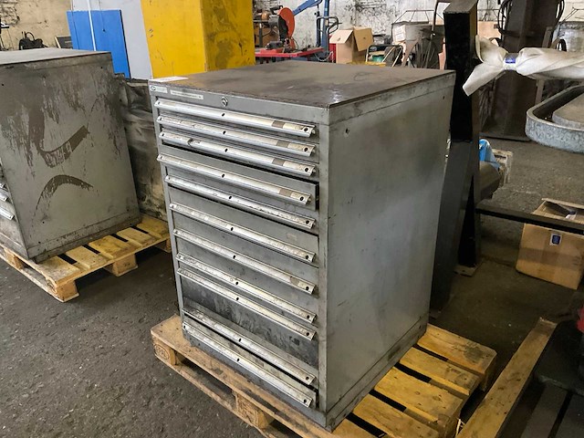 Metalen ladeblok met inhoud - afbeelding 1 van  10