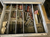 Metalen ladeblok met inhoud - afbeelding 5 van  10