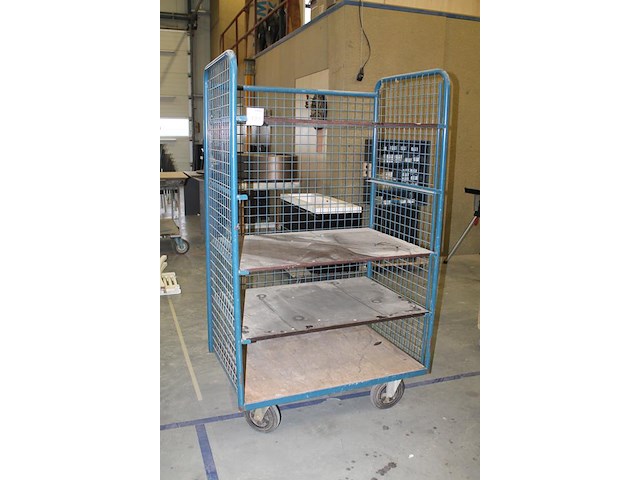 Metalen magazijnkar met vijf posities en drie legplanken. afmeting 106 x 70 x 180 cm - afbeelding 2 van  2