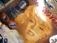 Metalen "marilyn monroe - the amazing years" reclamebord met een retro-ontwerp - afbeelding 4 van  6