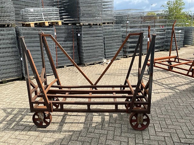 Metalen materiaal kar - afbeelding 1 van  7