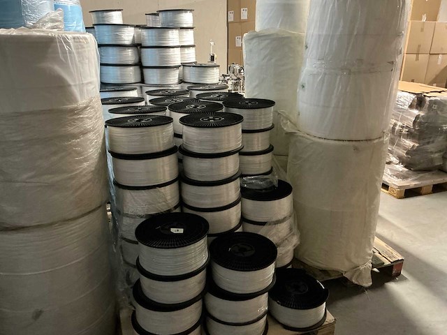 Metalen neusdraad op rol (335x) (c) - afbeelding 1 van  6