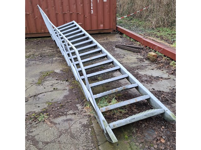 Metalen noodtrap met bordes 15 treeds met bordes - afbeelding 2 van  6