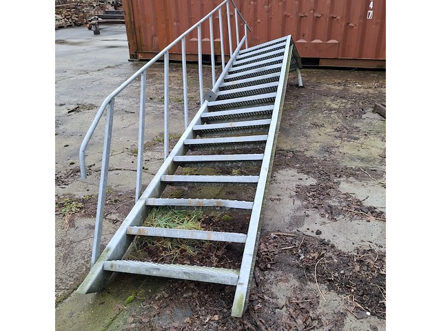 Metalen noodtrap met bordes 15 treeds met bordes - afbeelding 3 van  6