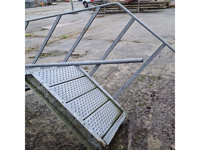 Metalen noodtrap met bordes 15 treeds met bordes - afbeelding 4 van  6