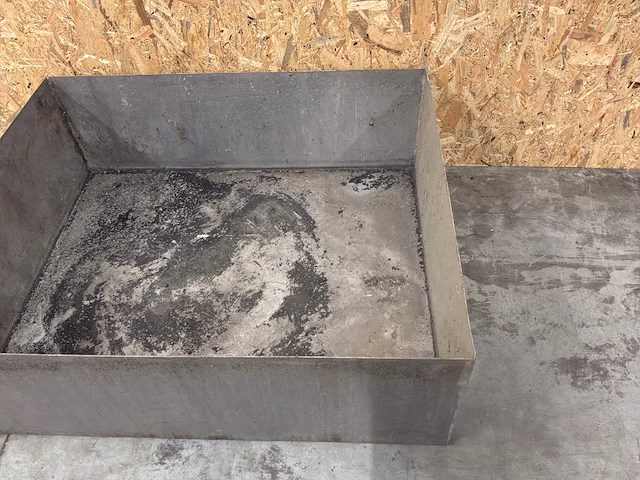 Metalen olie opvangbak - afbeelding 4 van  4