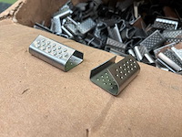 Metalen omsnoerings sluitzegel met tang - afbeelding 3 van  5