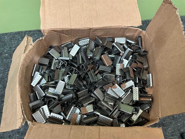 Metalen omsnoerings sluitzegel met tang - afbeelding 4 van  5