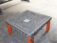 Metalen opstapje met afmeting 50 x 50 x 25 cm. - afbeelding 2 van  2