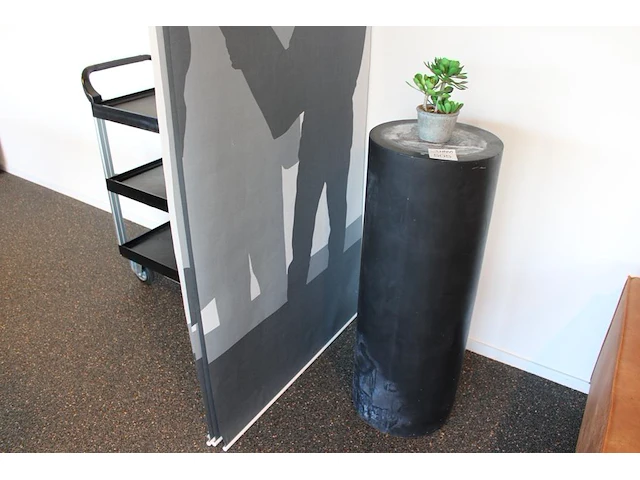 Metalen pilaar, doorsnede 37 cm, hoogte 100 cm. - afbeelding 1 van  2