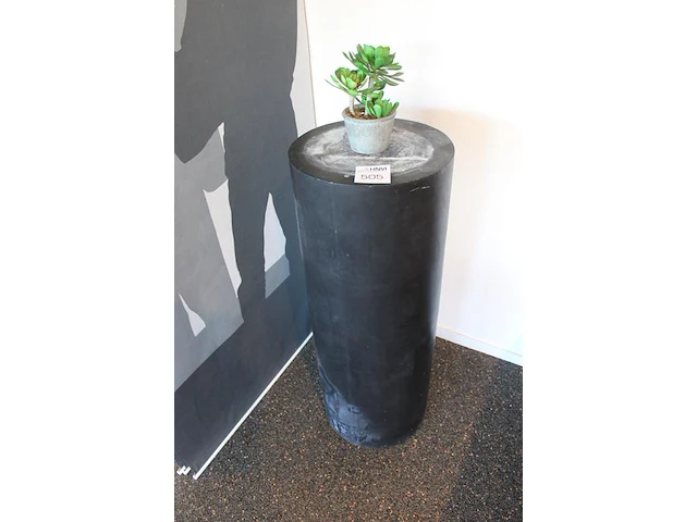Metalen pilaar, doorsnede 37 cm, hoogte 100 cm. - afbeelding 2 van  2