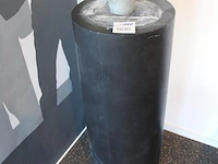 Metalen pilaar, doorsnede 37 cm, hoogte 100 cm. - afbeelding 2 van  2