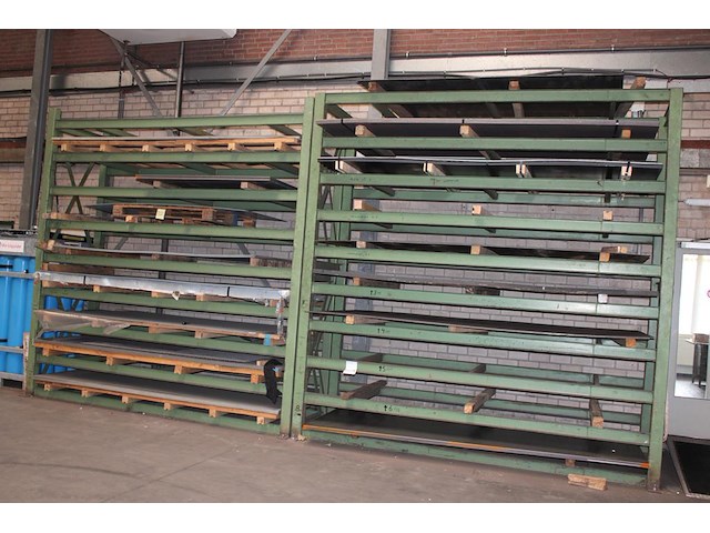 Metalen plaatwerk 150 x 300 cm en reststukken in 2 stellingen w.o. 28 x zincor 2mm, staalplaten tot 10 mm, ... - afbeelding 1 van  7