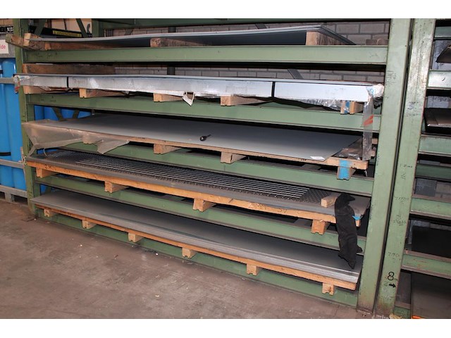 Metalen plaatwerk 150 x 300 cm en reststukken in 2 stellingen w.o. 28 x zincor 2mm, staalplaten tot 10 mm, ... - afbeelding 2 van  7