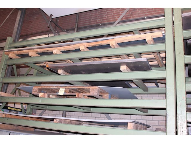 Metalen plaatwerk 150 x 300 cm en reststukken in 2 stellingen w.o. 28 x zincor 2mm, staalplaten tot 10 mm, ... - afbeelding 4 van  7