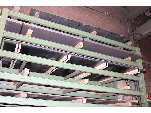 Metalen plaatwerk 150 x 300 cm en reststukken in 2 stellingen w.o. 28 x zincor 2mm, staalplaten tot 10 mm, ... - afbeelding 5 van  7