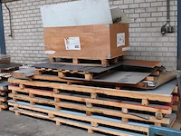 Metalen plaatwerk op 7 pallets w.o. traanplaat, zincor 1,5-3 mm en rvs 5 mm. - afbeelding 2 van  3