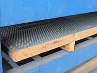 Metalen plaatwerk w.o. senzimir verzinkt, geperforeerd rvs en aluminium in linker stellingsdeel. let op: in... - afbeelding 5 van  6