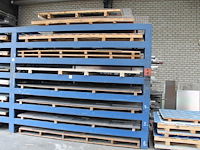 Metalen plaatwerk w.o. staalnetten, 5x rvs 2mm en 16x staal 3,4 en 5mm en dibond in rechterstellingsdeel. ... - afbeelding 1 van  6