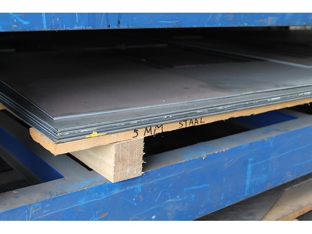 Metalen plaatwerk w.o. staalnetten, 5x rvs 2mm en 16x staal 3,4 en 5mm en dibond in rechterstellingsdeel. ... - afbeelding 2 van  6