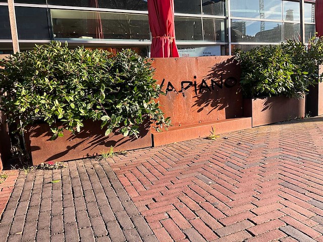 Metalen plantenbak (2x) & terrasafscheiding - afbeelding 1 van  5