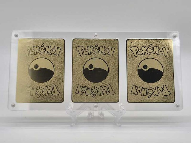Metalen pokémon charizard kaarten in luxe acryl display - afbeelding 3 van  7