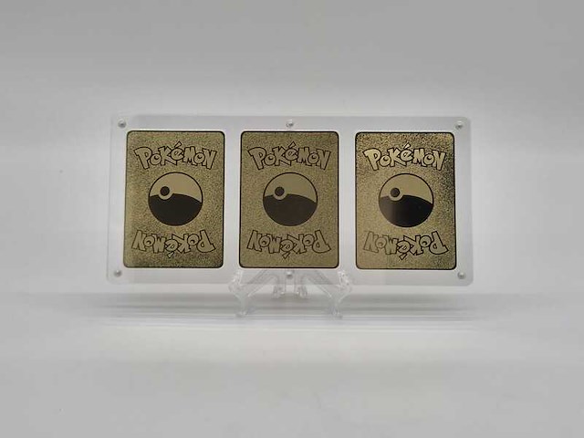 Metalen pokémon charizard kaarten in luxe acryl display - afbeelding 4 van  7