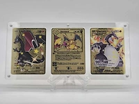 Metalen pokémon charizard kaarten in luxe acryl display