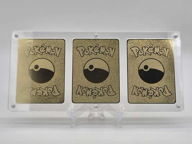 Metalen pokémon charizard kaarten in luxe acryl display - afbeelding 3 van  7