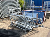 Metalen poort in juk