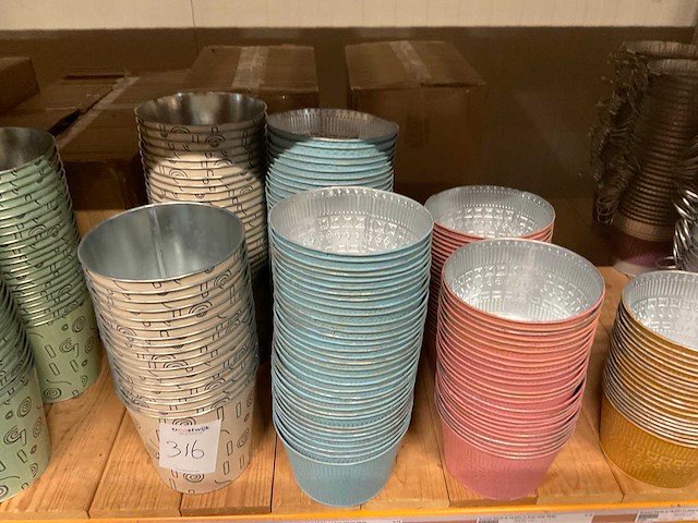 Metalen potten, schalen - afbeelding 4 van  31