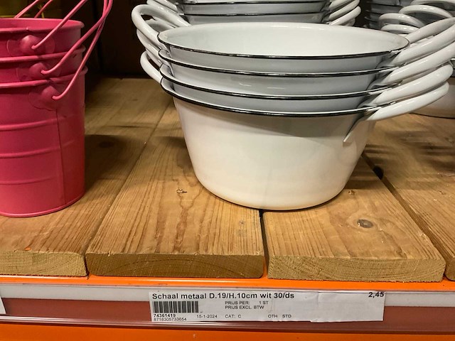 Metalen potten, schalen - afbeelding 18 van  31