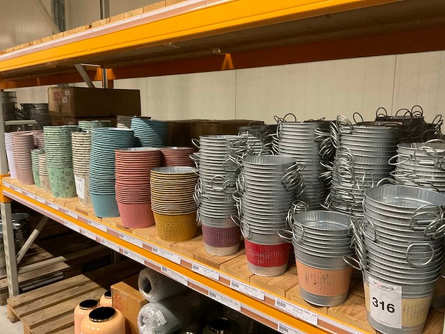 Metalen potten, schalen - afbeelding 12 van  31