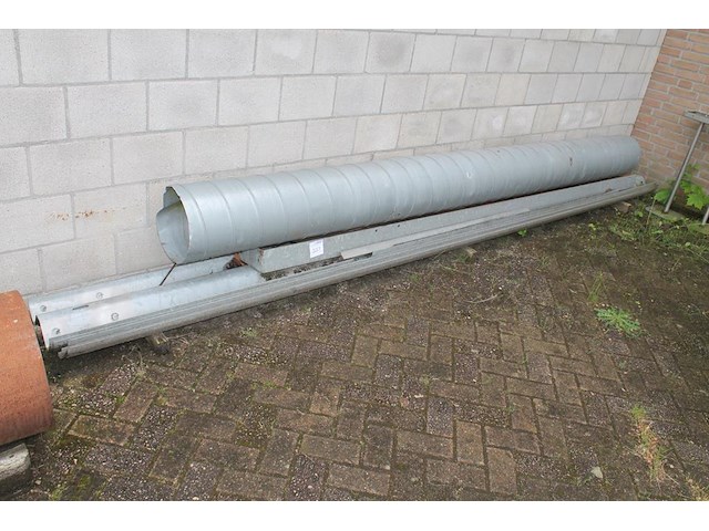 Metalen producten w.o. vangrailsen, spirobuis, zeer zware buis met lengte ca. 4m (1200 kg) en inpakklem. - afbeelding 1 van  4