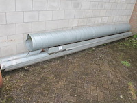 Metalen producten w.o. vangrailsen, spirobuis, zeer zware buis met lengte ca. 4m (1200 kg) en inpakklem. - afbeelding 1 van  4