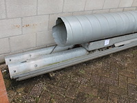 Metalen producten w.o. vangrailsen, spirobuis, zeer zware buis met lengte ca. 4m (1200 kg) en inpakklem. - afbeelding 2 van  4