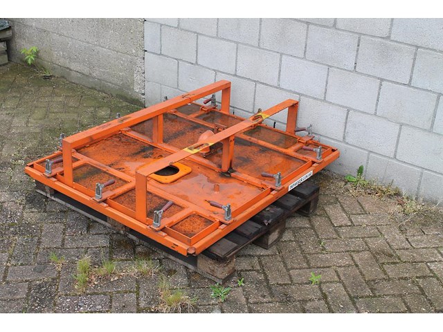 Metalen producten w.o. vangrailsen, spirobuis, zeer zware buis met lengte ca. 4m (1200 kg) en inpakklem. - afbeelding 4 van  4